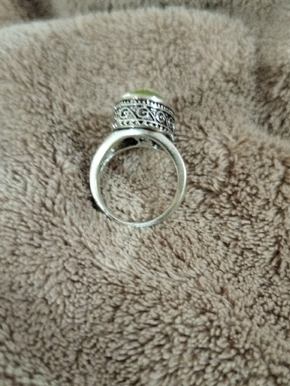 Green Oval Gemstone Sterling Silver Ring Size 8 - Picture 3 of 3